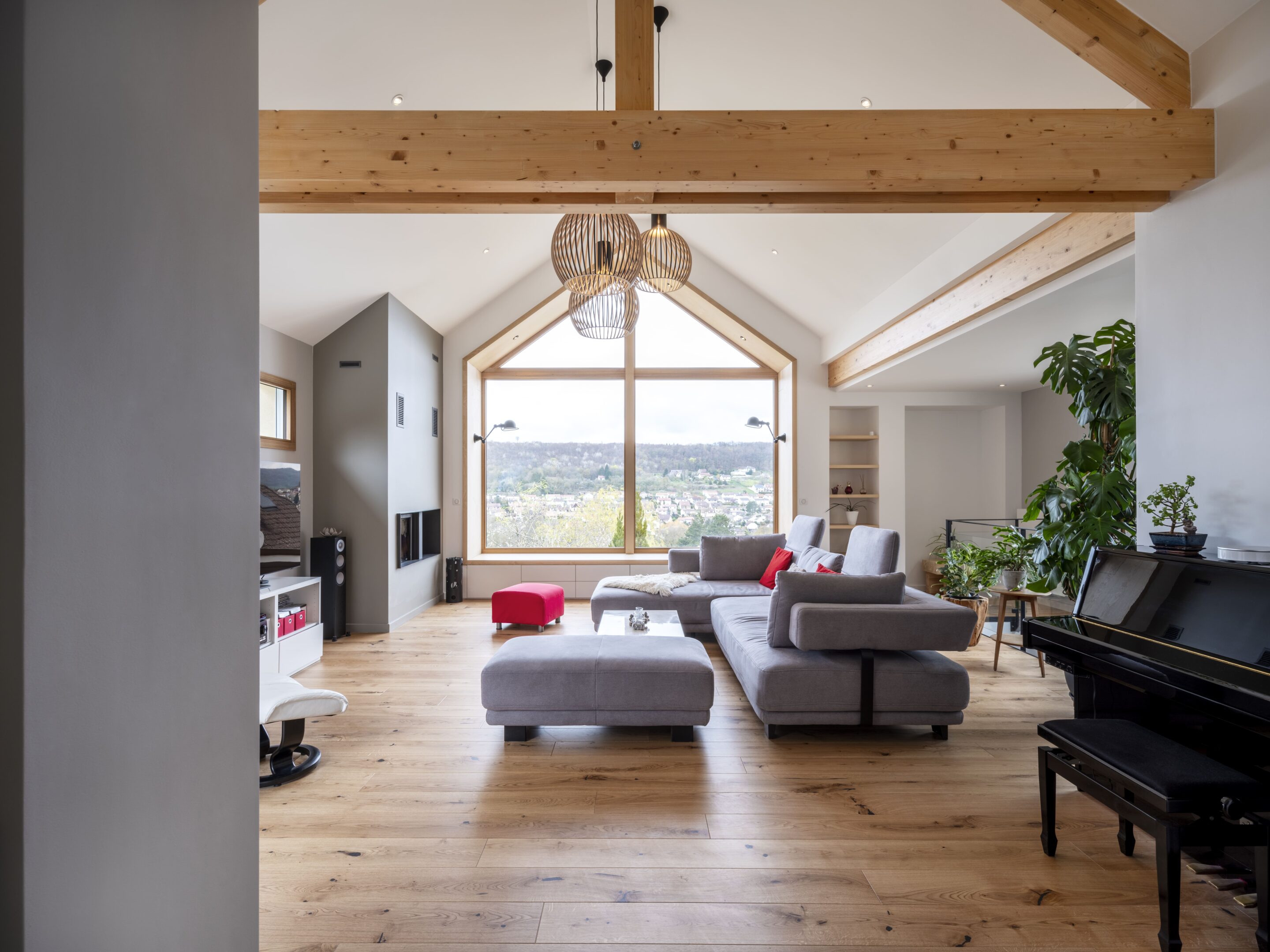EX290 – Création d’une pièce de vie avec fenêtre habitée donnant sur la vallée