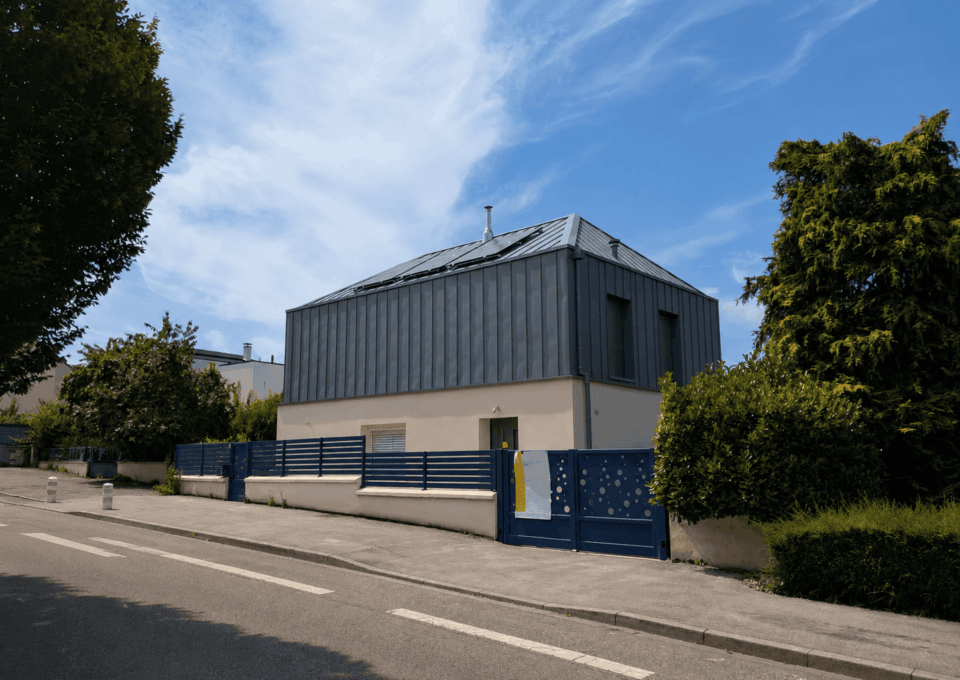EXT385 – Surélévation bois/zinc d&rsquo;une maison